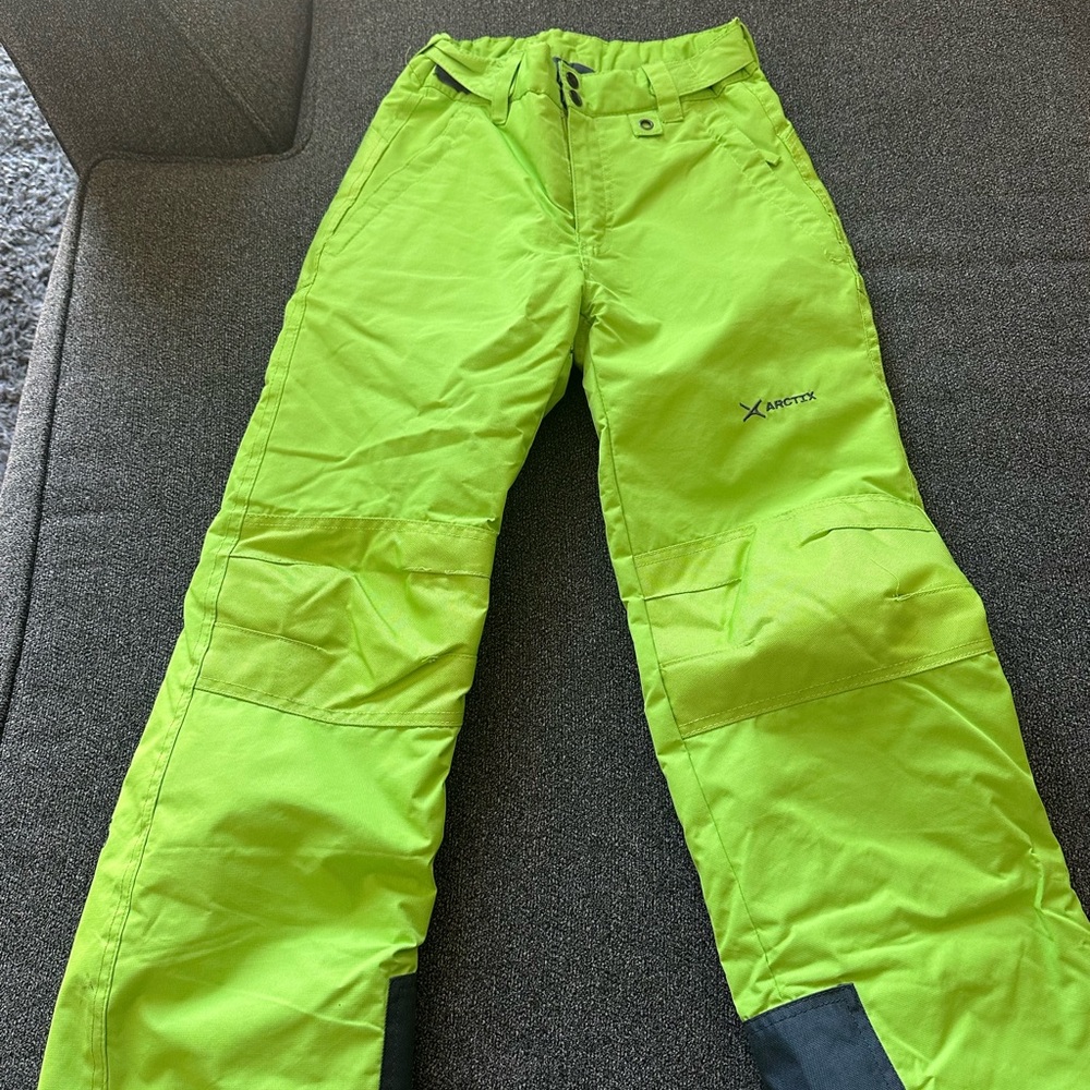 Worn once Snow pant kids size L